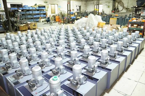 Alimentatore automatico a barre universale di precisione per una maggiore efficienza produttiva